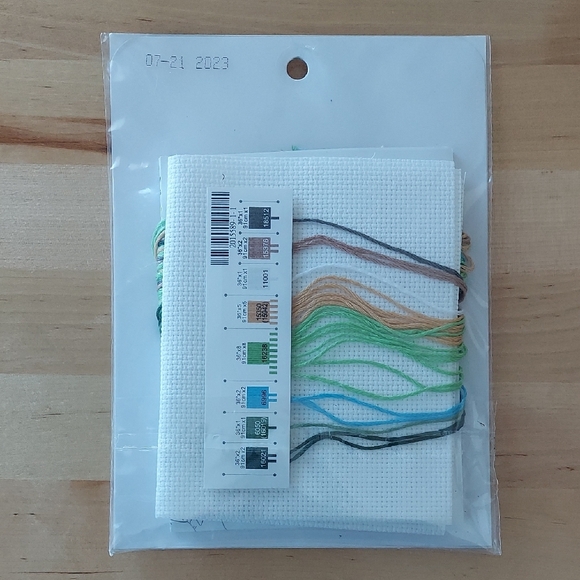 Star Wars Mandalorian Cross Stitch Kits - Precious Cargo & Grogu - Picture 3 of 5